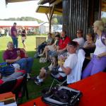 ... und h&auml;lt ein Schw&auml;tzchen mit den Fliegerkameraden- so sch&ouml;n kann Maik&auml;ferfliegen sein.